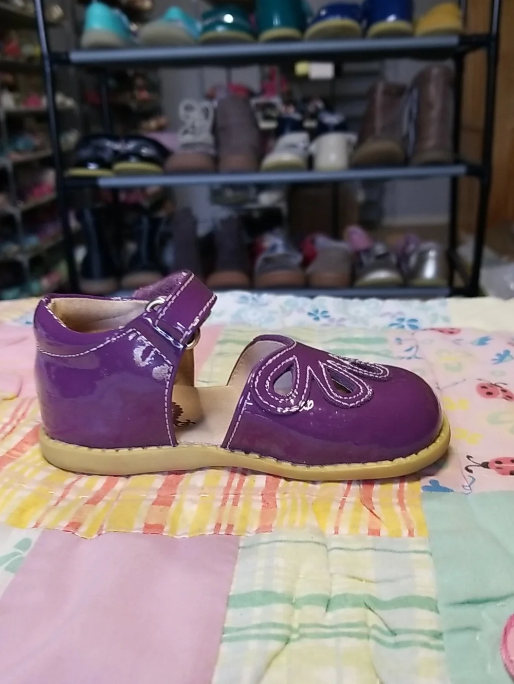 Livie & Luca Purple Patent Leather Mary Jane Shoes Size 6 Petals Excellent/VGUC